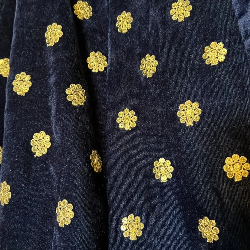 Blue velvet heavy gold embroidery Lehenga Choli - Picture 12 of 15